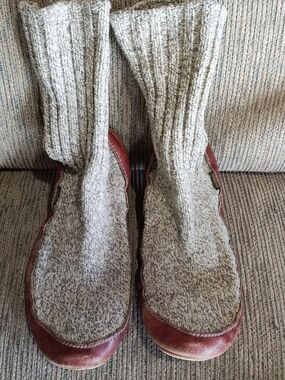 Acorn Gray Knit Boot Socks with Brown Leather Trim